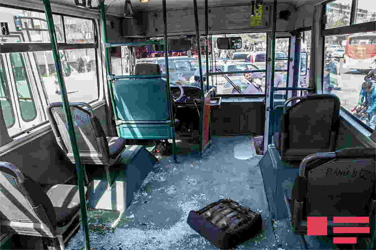 Avtobus minik avtomobili ilə toqquşdu:  ölü və yaralı var